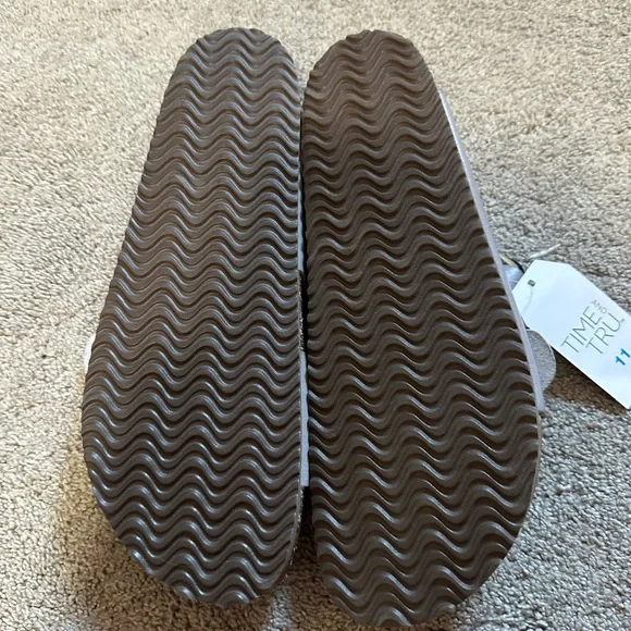 NWT Gray sandals - Picture 2 of 4